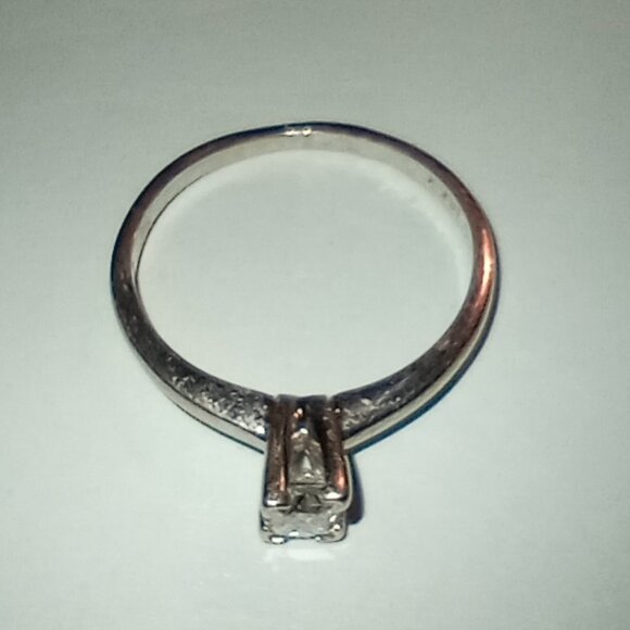 REDUCED!  14Kt White Gold 0.42ct Princess Solitaire Diamond Ring - Picture 4 of 5